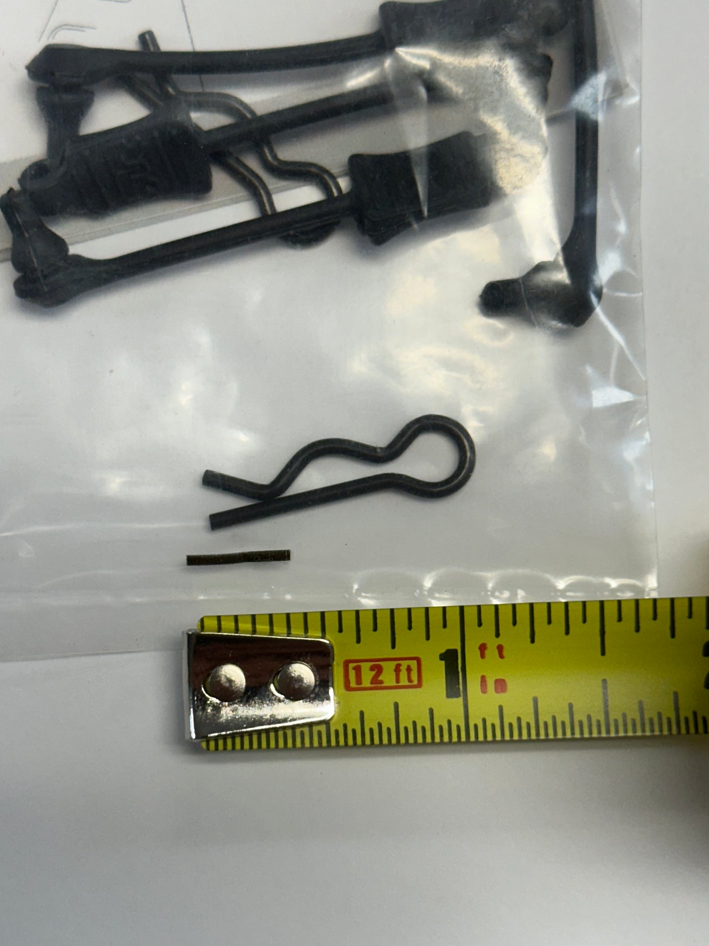 Body Clip Retainer 1/8 Scale Black (4): ARAC3447