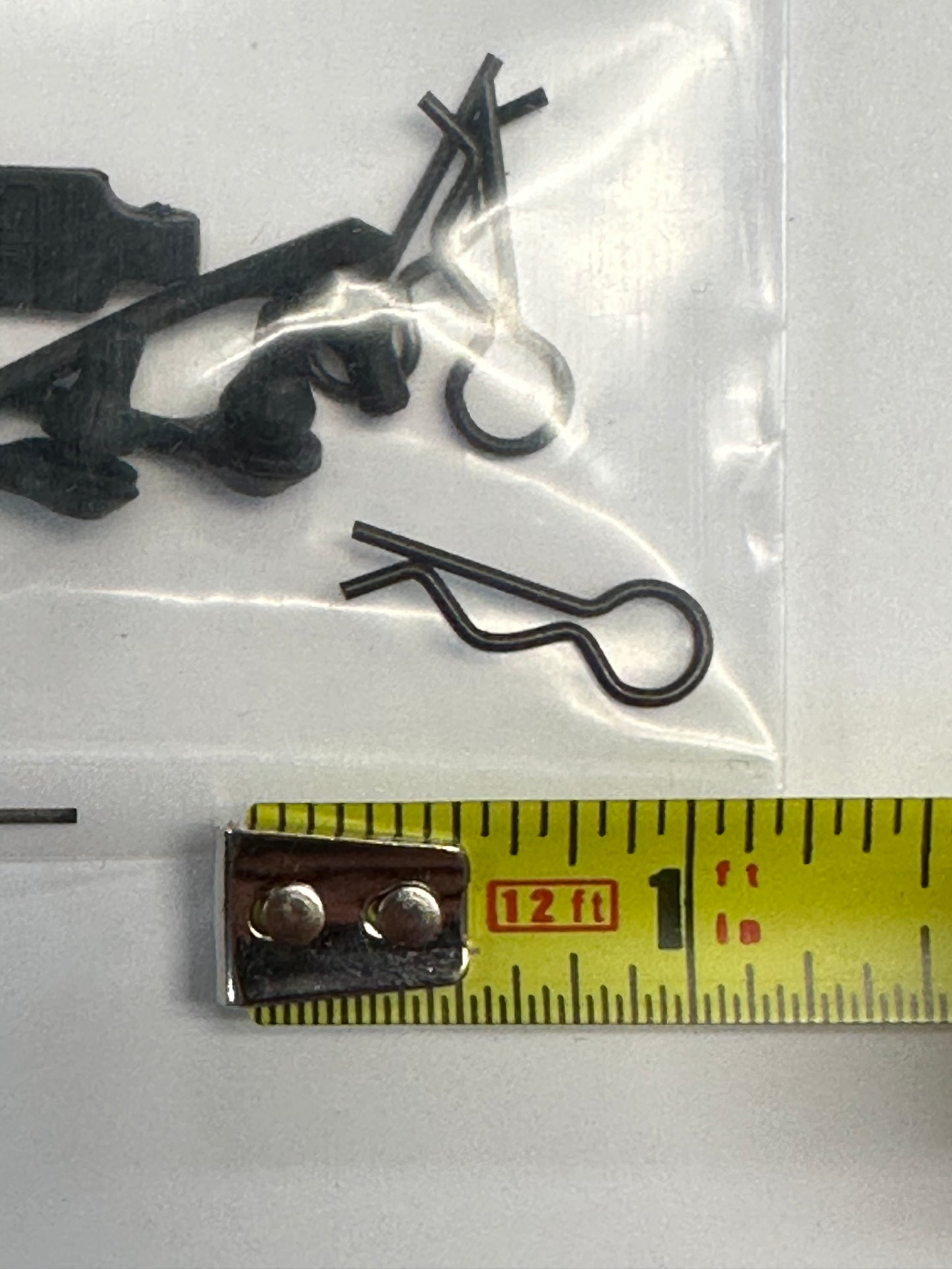 Body Clip Retainer 1/10 Scale Black (4): ARAC3445