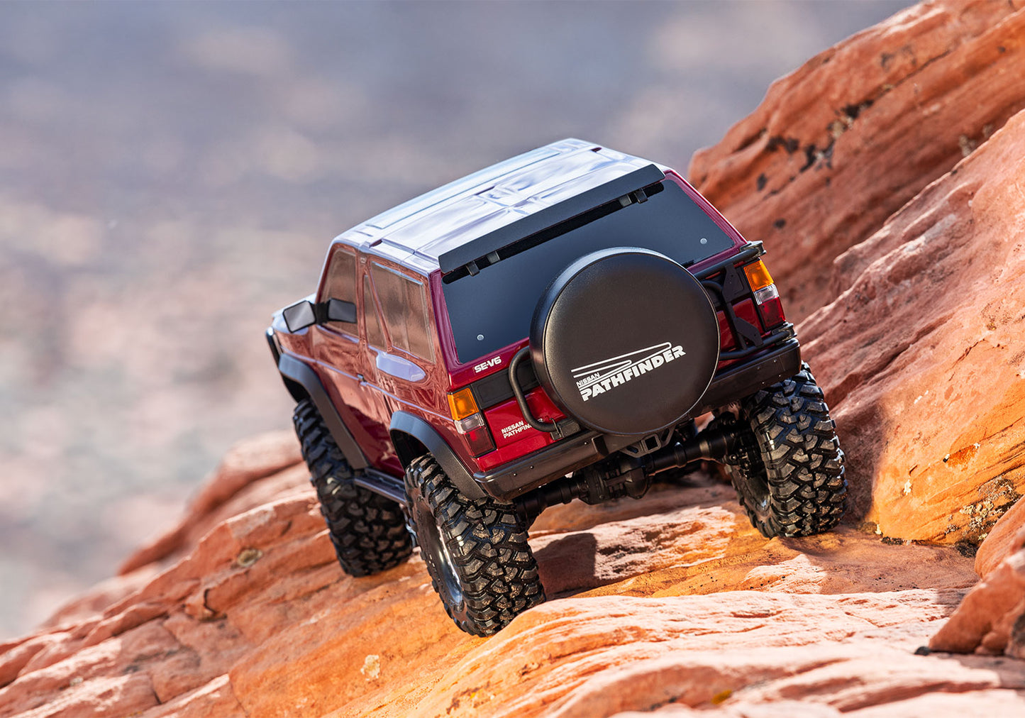 1/10 TRX-4 Sport, Nissan Pathfinder, RTD (Requires battery & charger) Clipless: Red