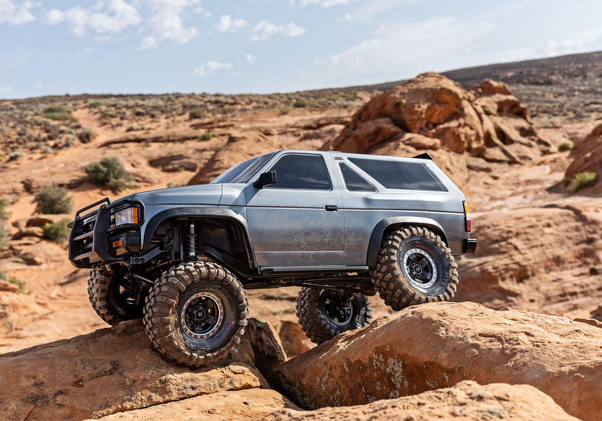 1/10 TRX-4 Sport, Nissan Pathfinder, RTD (Requires battery & charger) Clipless: Silver