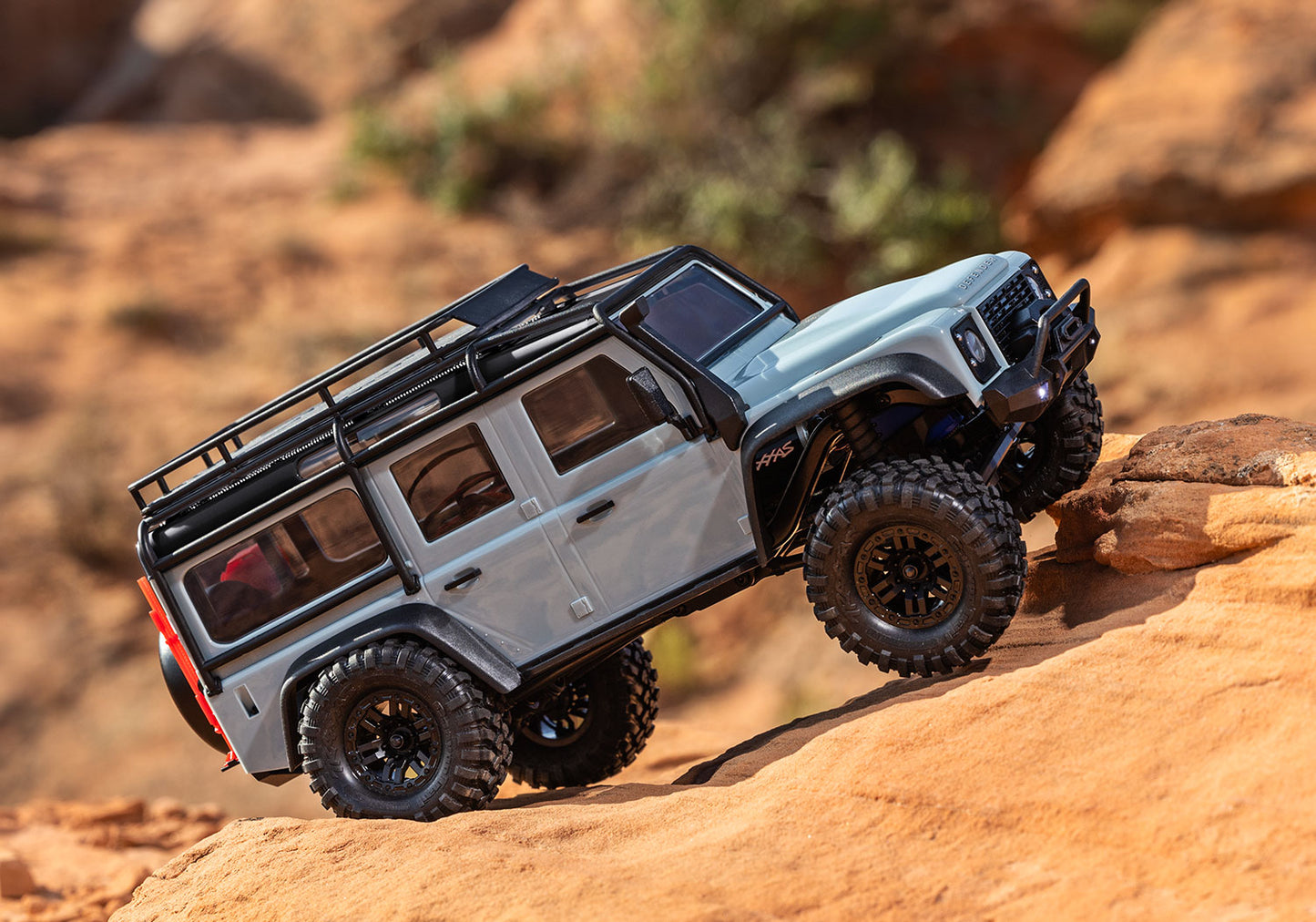 1/18 TRX-4M Land Rover® Defender®: Light Blue