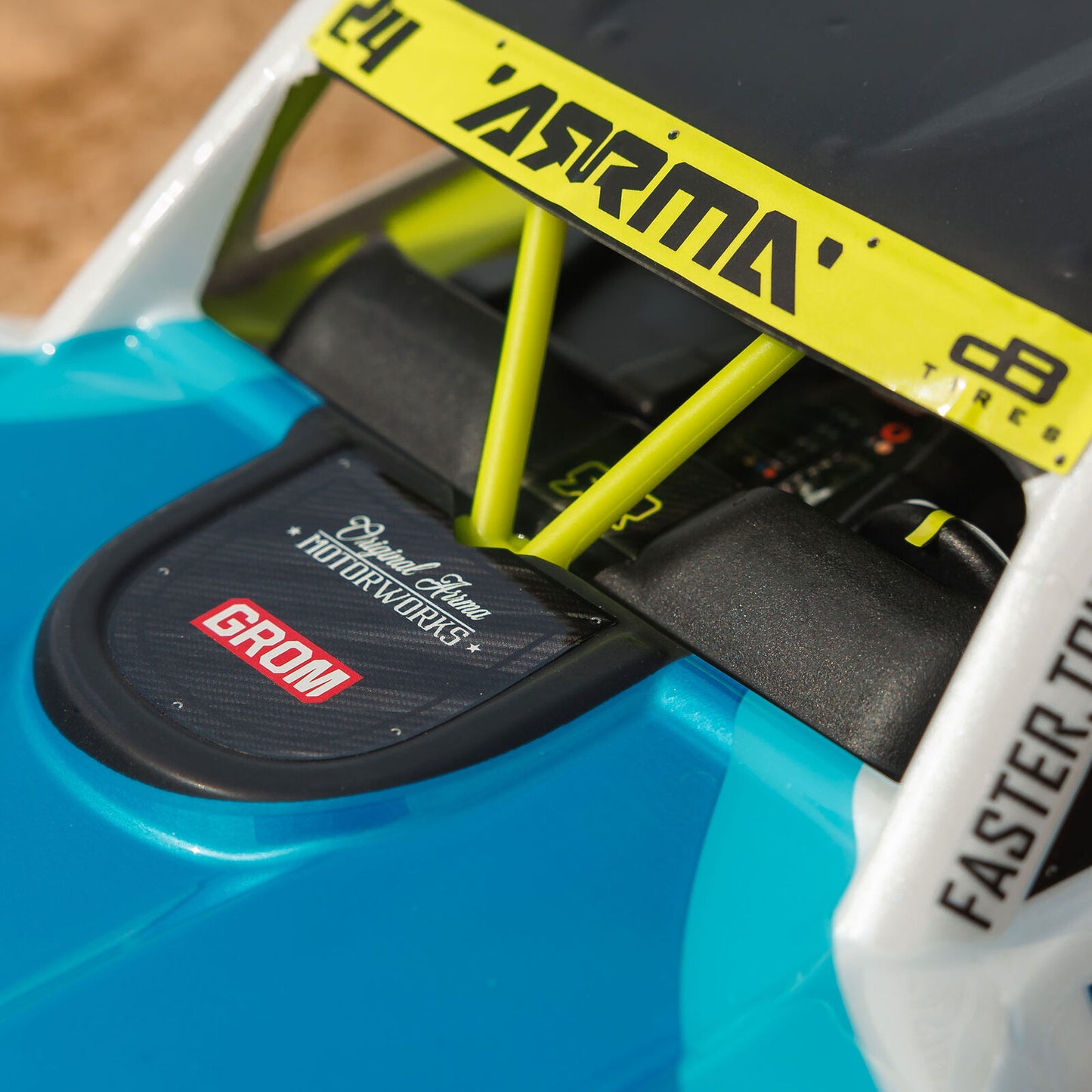 1/12 Mojave GROM Small Scale 4x4 DT RTR (Includes battery and charger) Blue/White: ARA2104T2