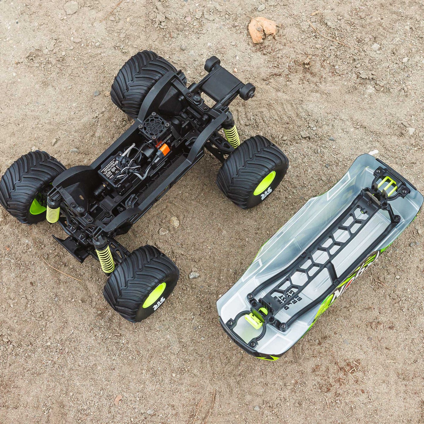 1/16 Gorgon GROM Small Scale 4x4 MT (Includes battery and charger) Yellow: ARA2130T1
