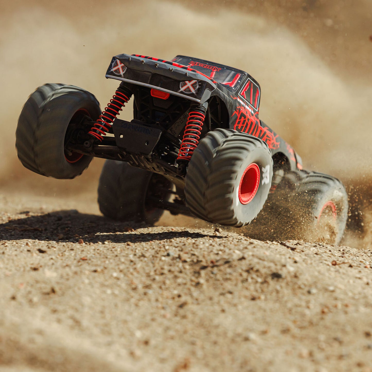 1/16 Quake GROM Small Scale 4x4 MT (Includes battery and charger) Red: ARA2137T1