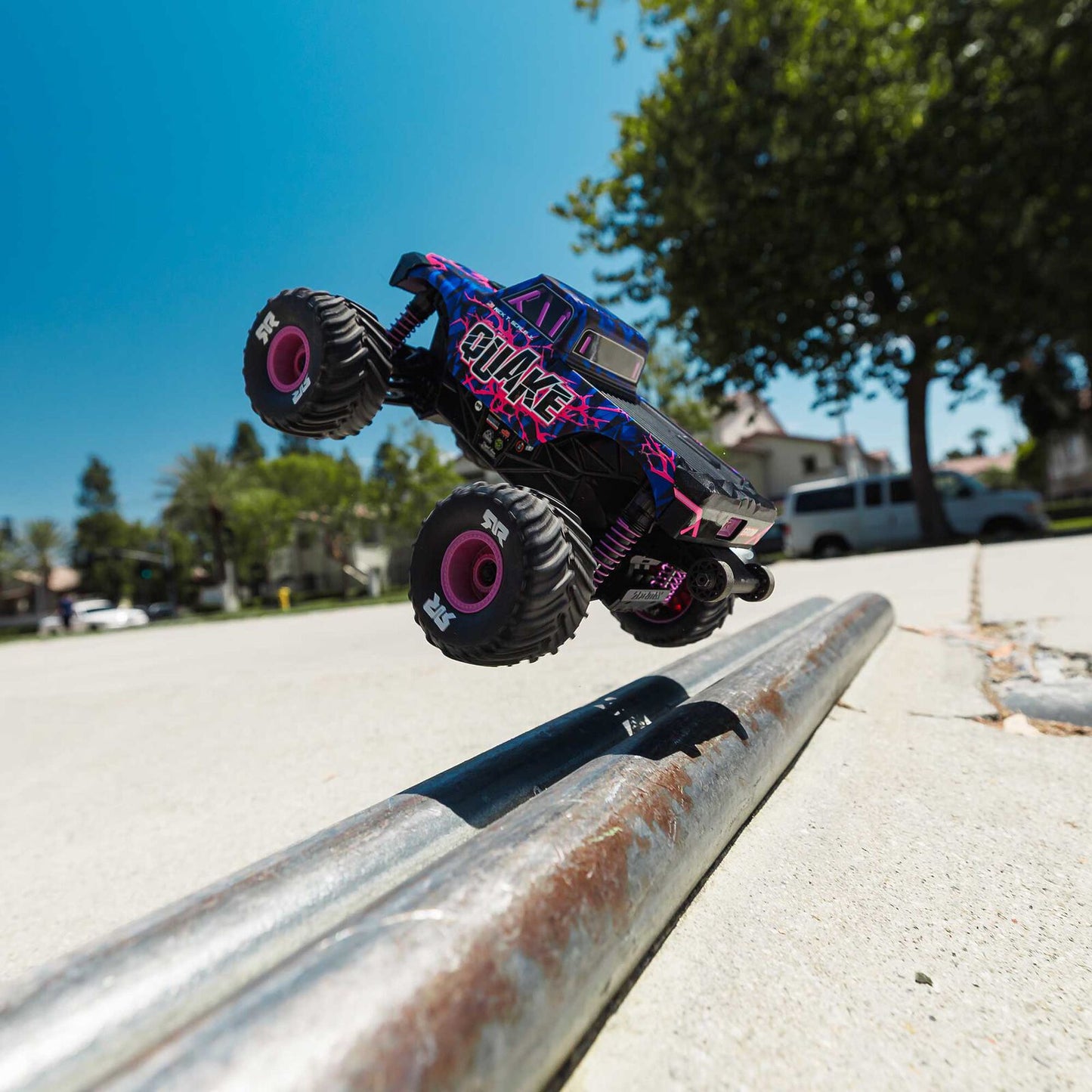 1/16 Quake GROM Small Scale 4x4 MT (Includes battery and charger) Purple: ARA2137T3