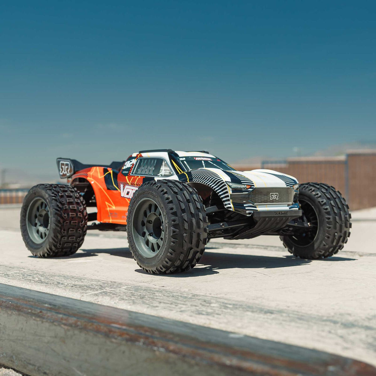 1/10 VORTEKS 2wd w/battery & charger Orange: ARA3205ST1