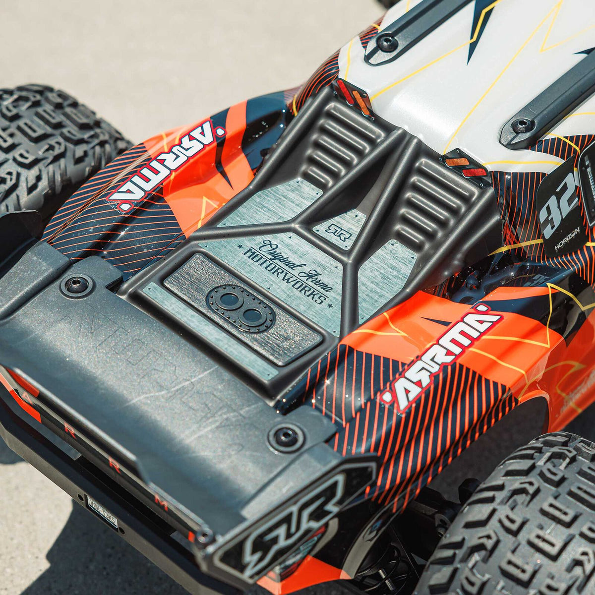 1/10 VORTEKS 2wd w/battery & charger Orange: ARA3205ST1
