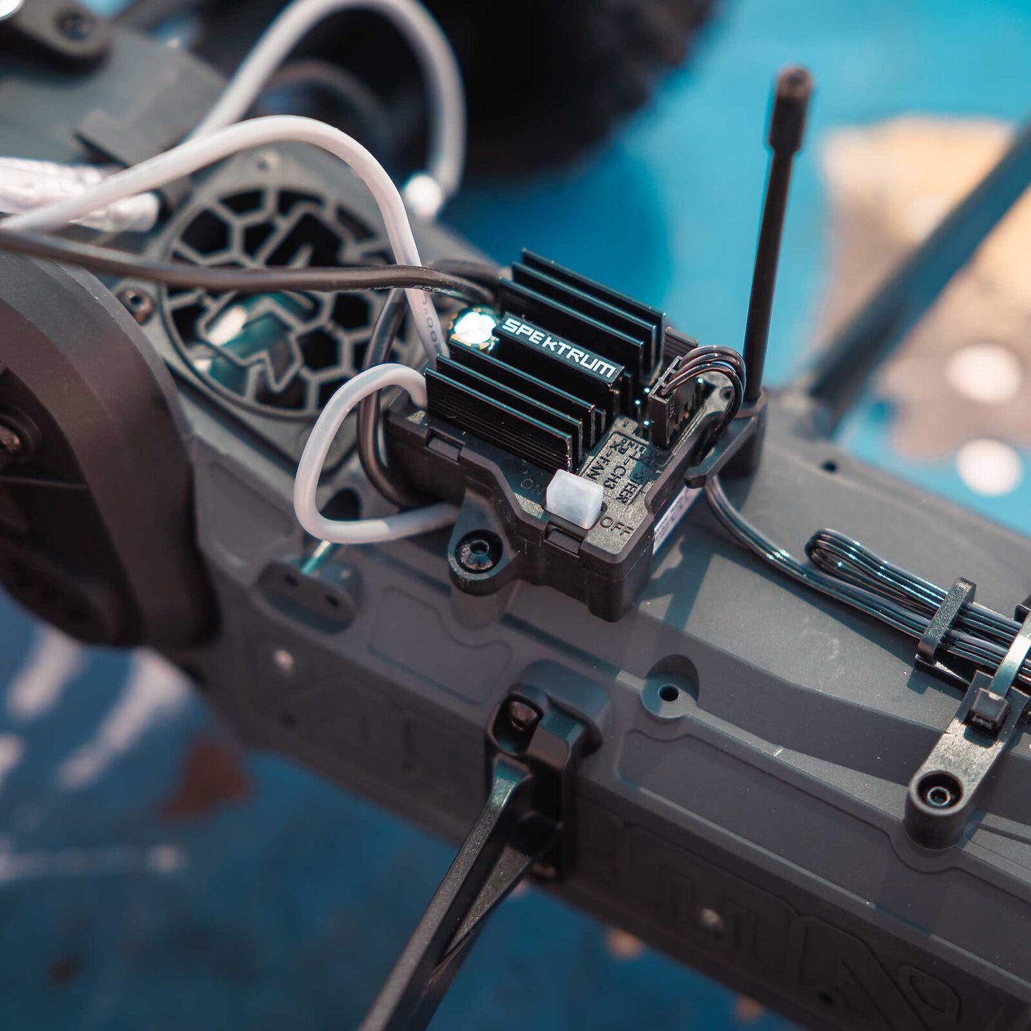 1/10 FURY 2wd w/battery & charger Blue: ARA3221ST2