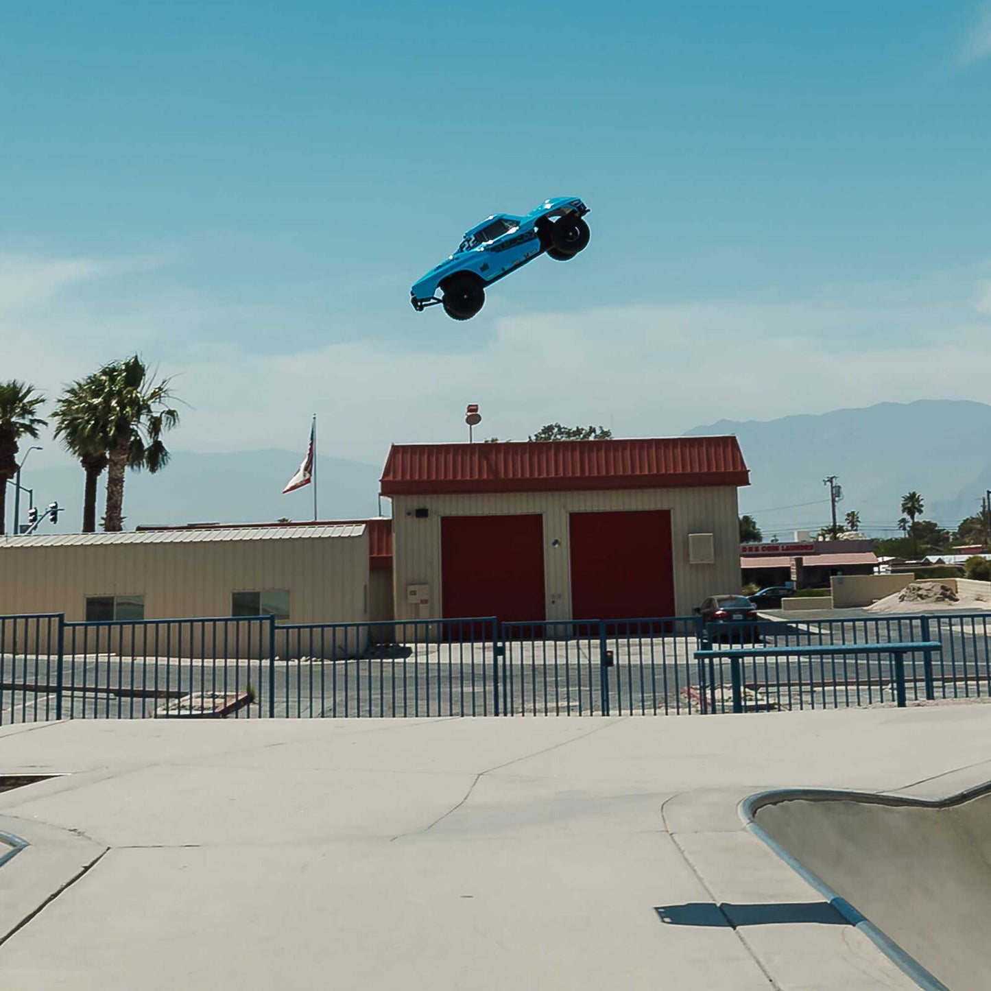 1/10 FURY 2wd w/battery & charger Blue: ARA3221ST2