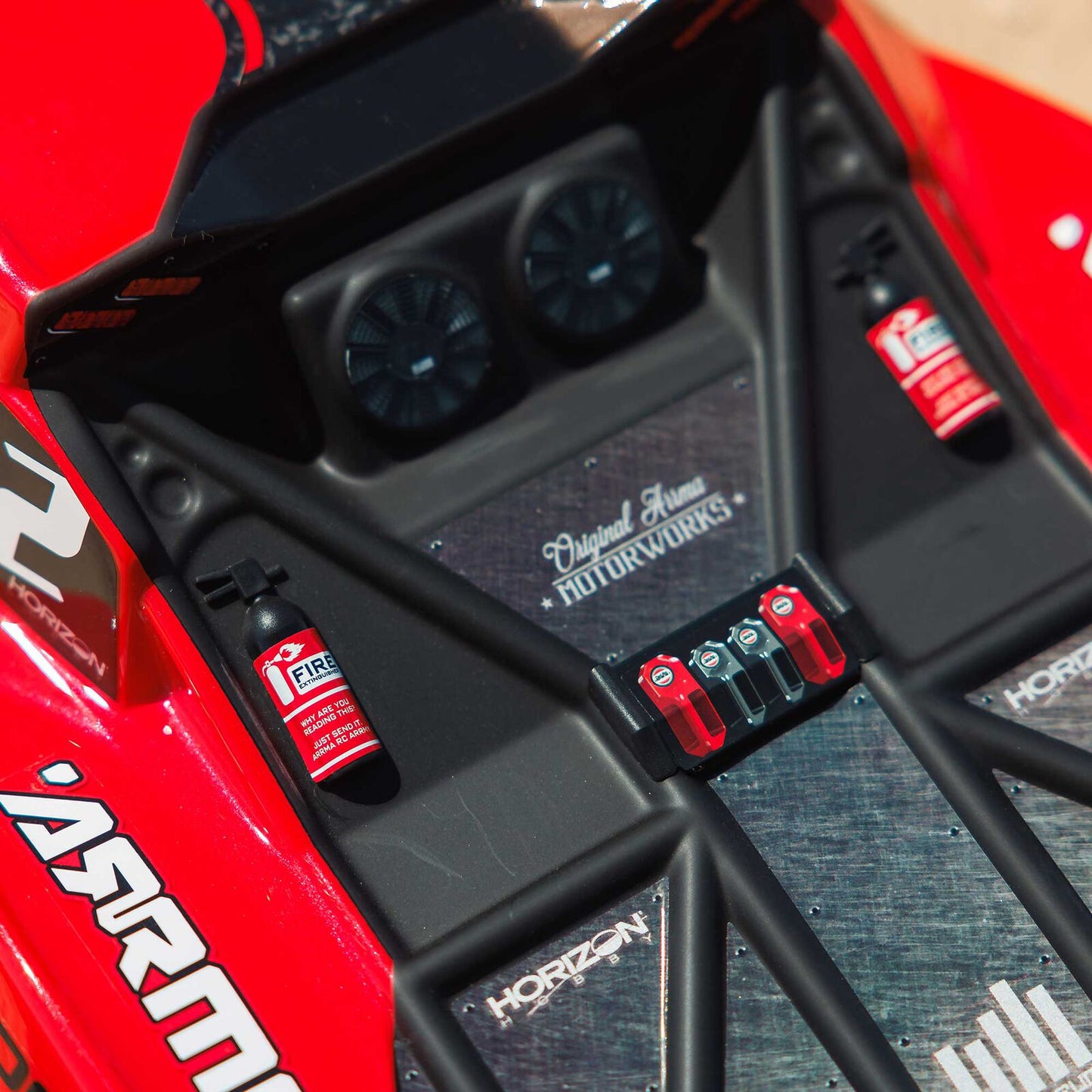 1/10 FURY 2wd w/battery & charger Red: ARA3221ST1