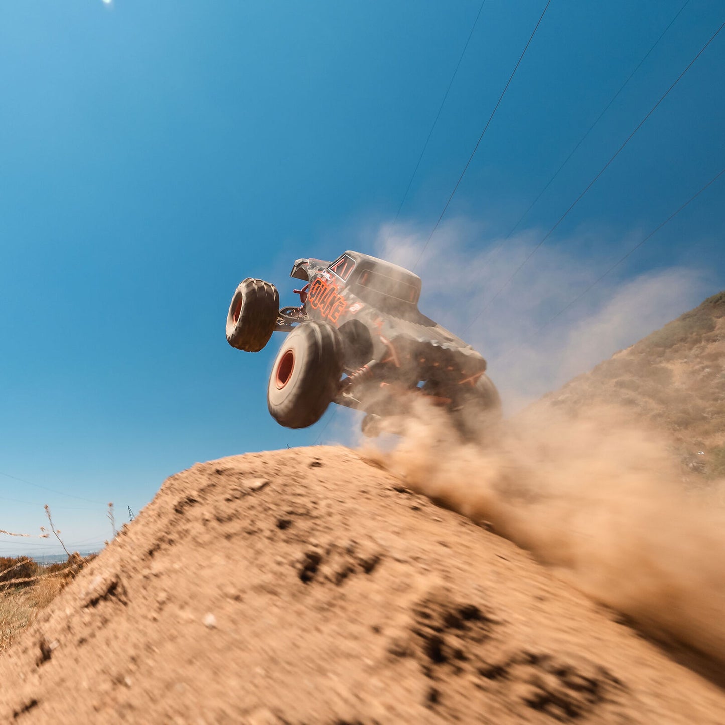 1/10 QUAKE 223S 2WD Monster Truck (Requires Battery & Charger): Red