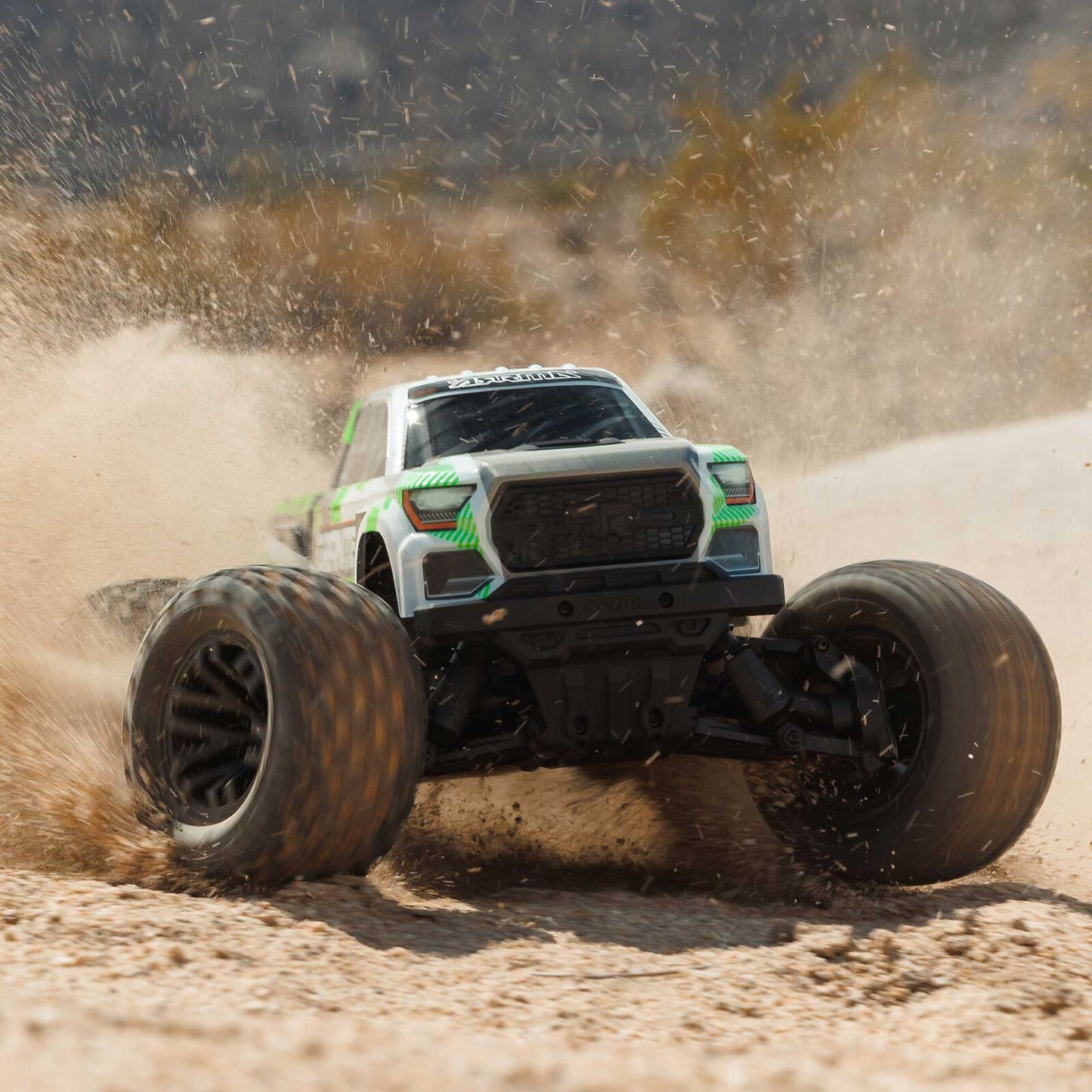 1/10 Granite, 4WD, RTR (Includes battery & charger): Green
