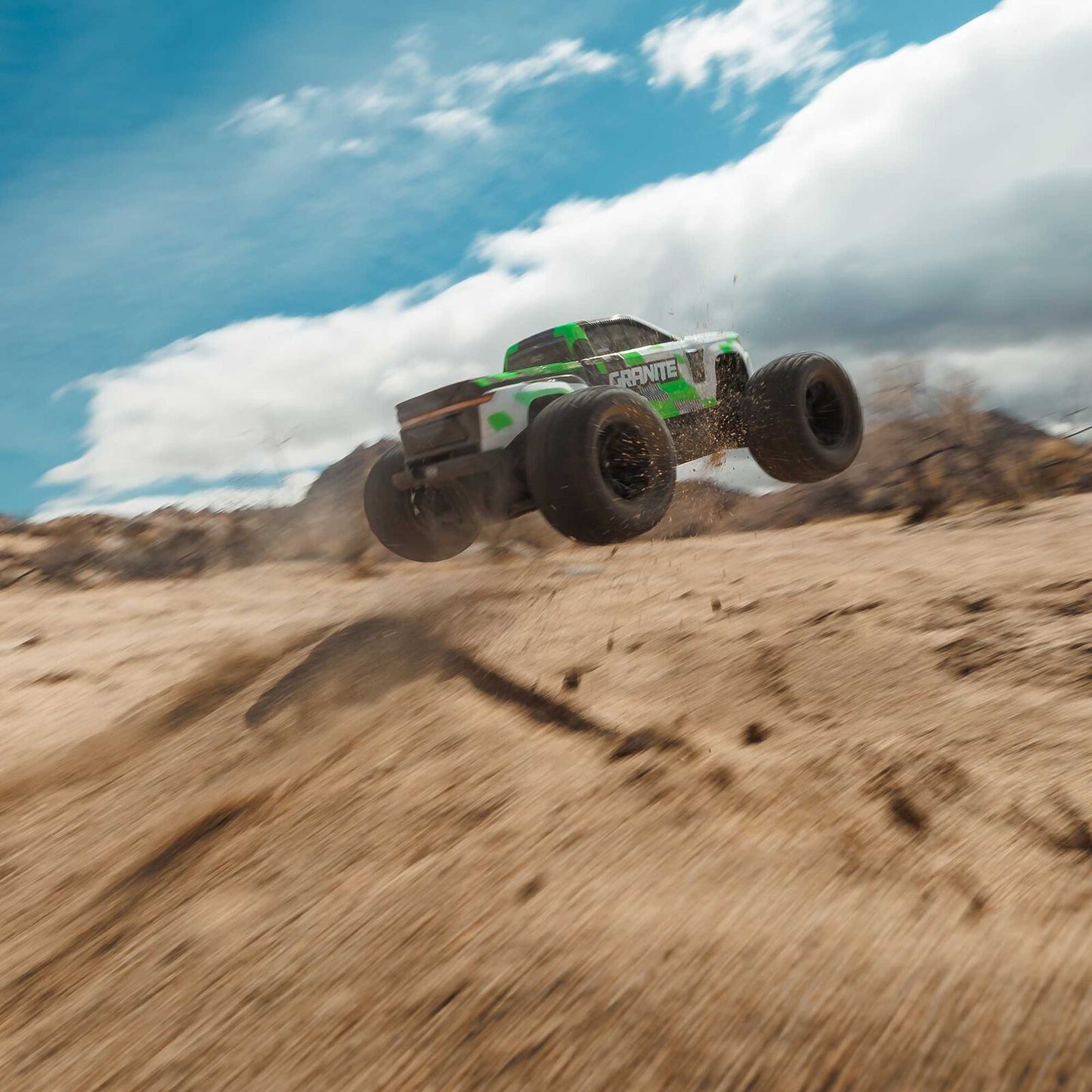 1/10 Granite, 4WD, RTR (Includes battery & charger): Green