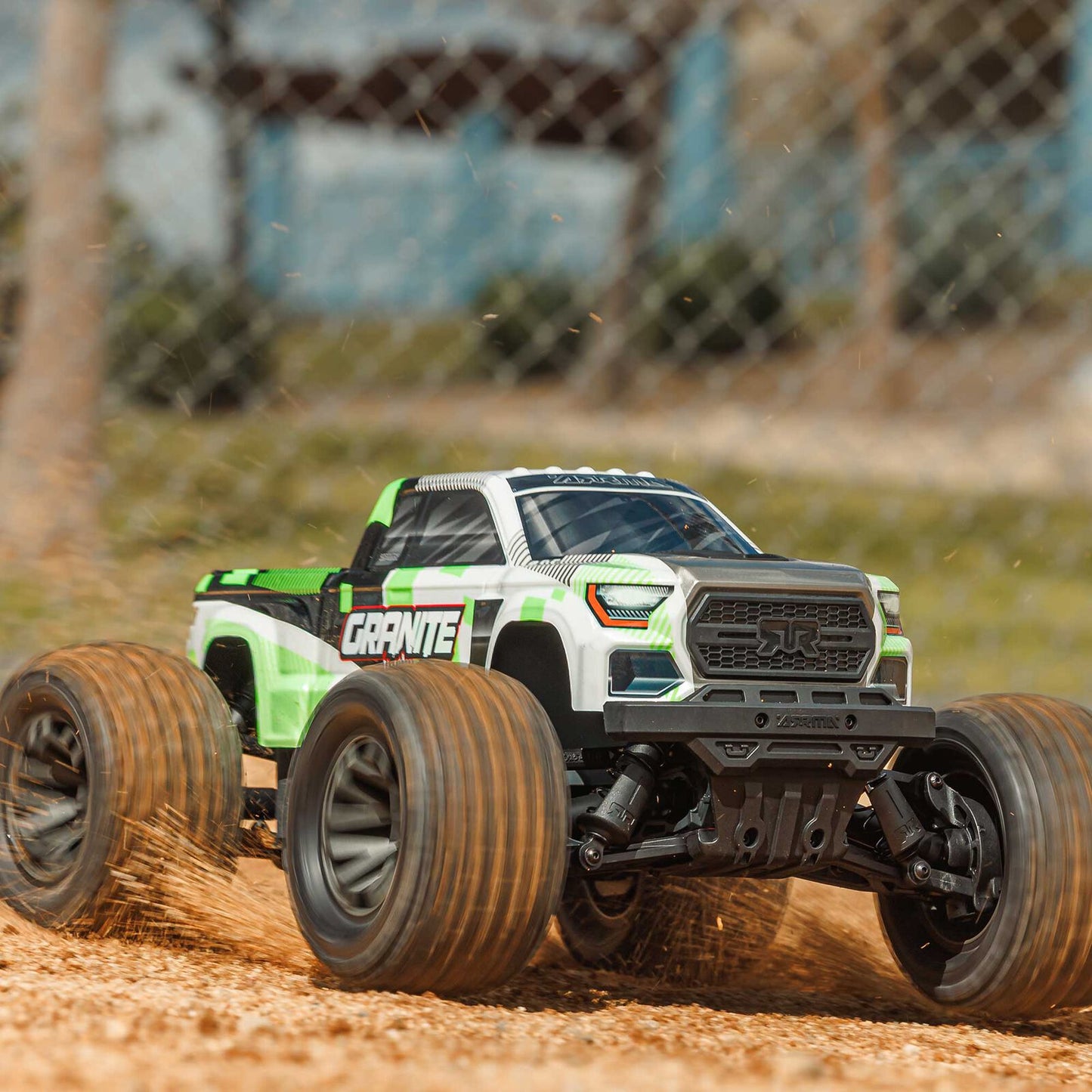 1/10 Granite, 4WD, RTR (Includes battery & charger): Green