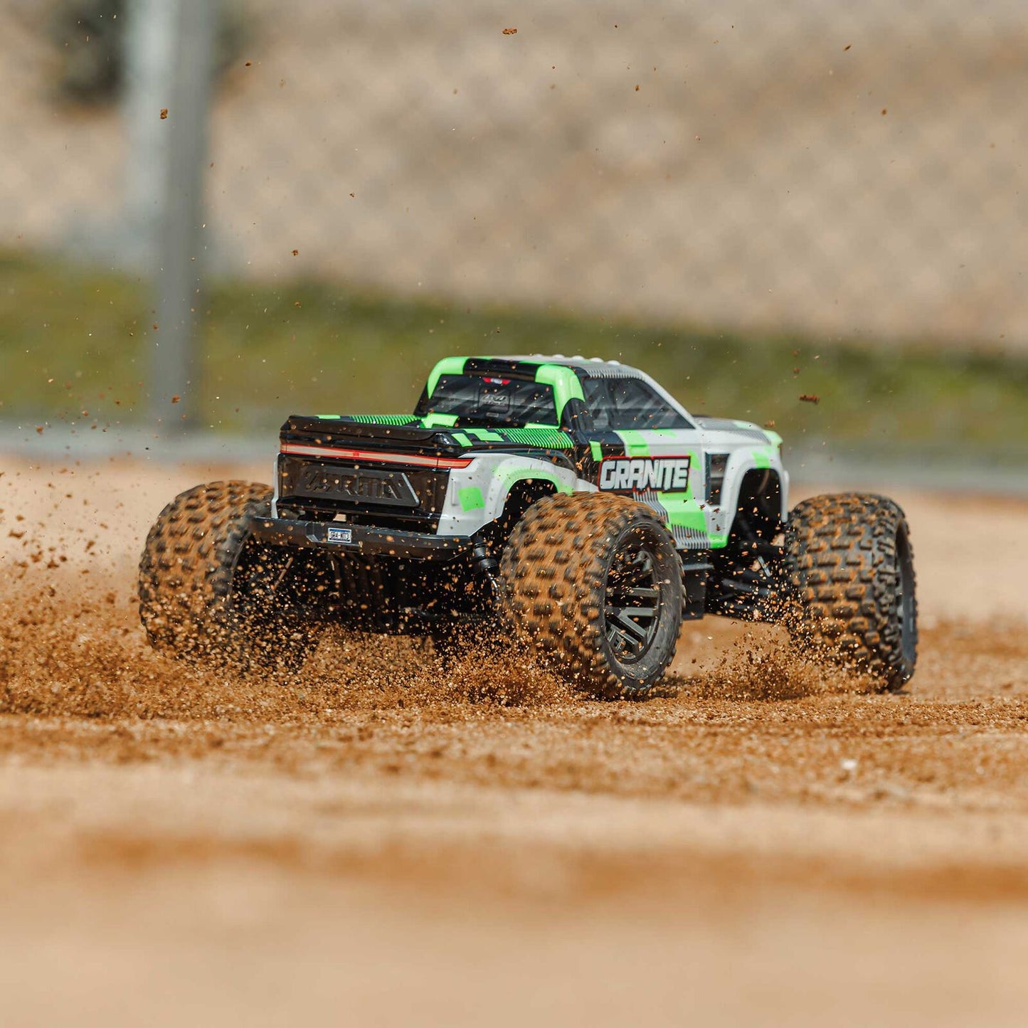 1/10 Granite, 4WD, RTR (Includes battery & charger): Green