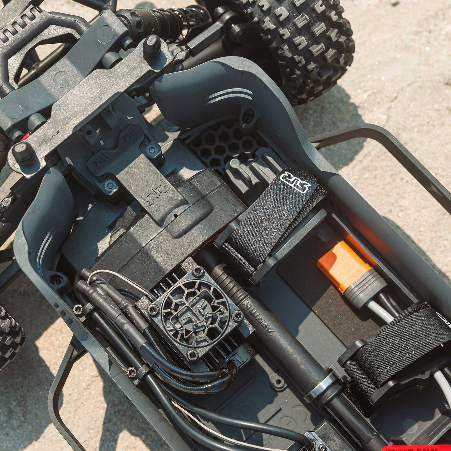 1/10 Senton 223S, 4WD, BLX w/DSC (Requires battery & charger): Red: ARA4303V4T2