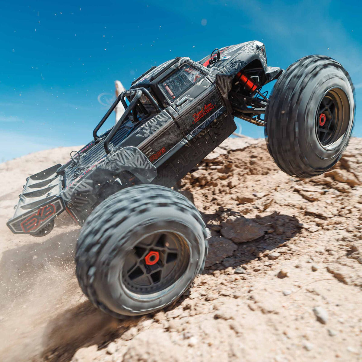 1/5 OUTCAST 4X4 8S BLX EXB Stunt Truck: Black: ARA5810V2T1