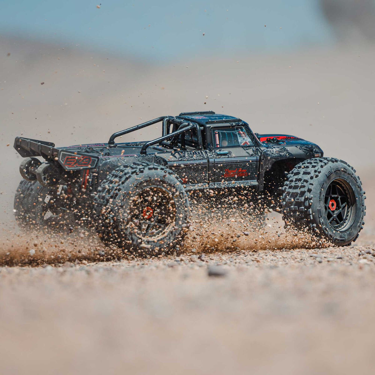 1/5 OUTCAST 4X4 8S BLX EXB Stunt Truck: Black: ARA5810V2T1