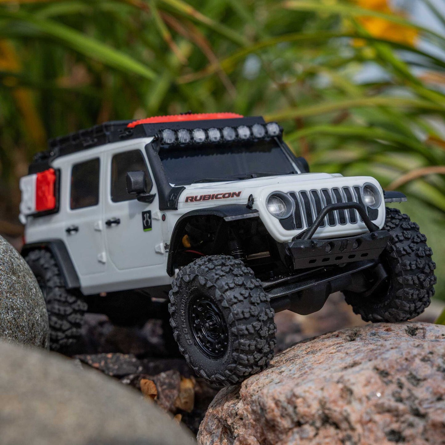 1/30 SCX30 Jeep Wrangler JLU 4X4 RTR Rock Crawler (Battery & Charger Included), White