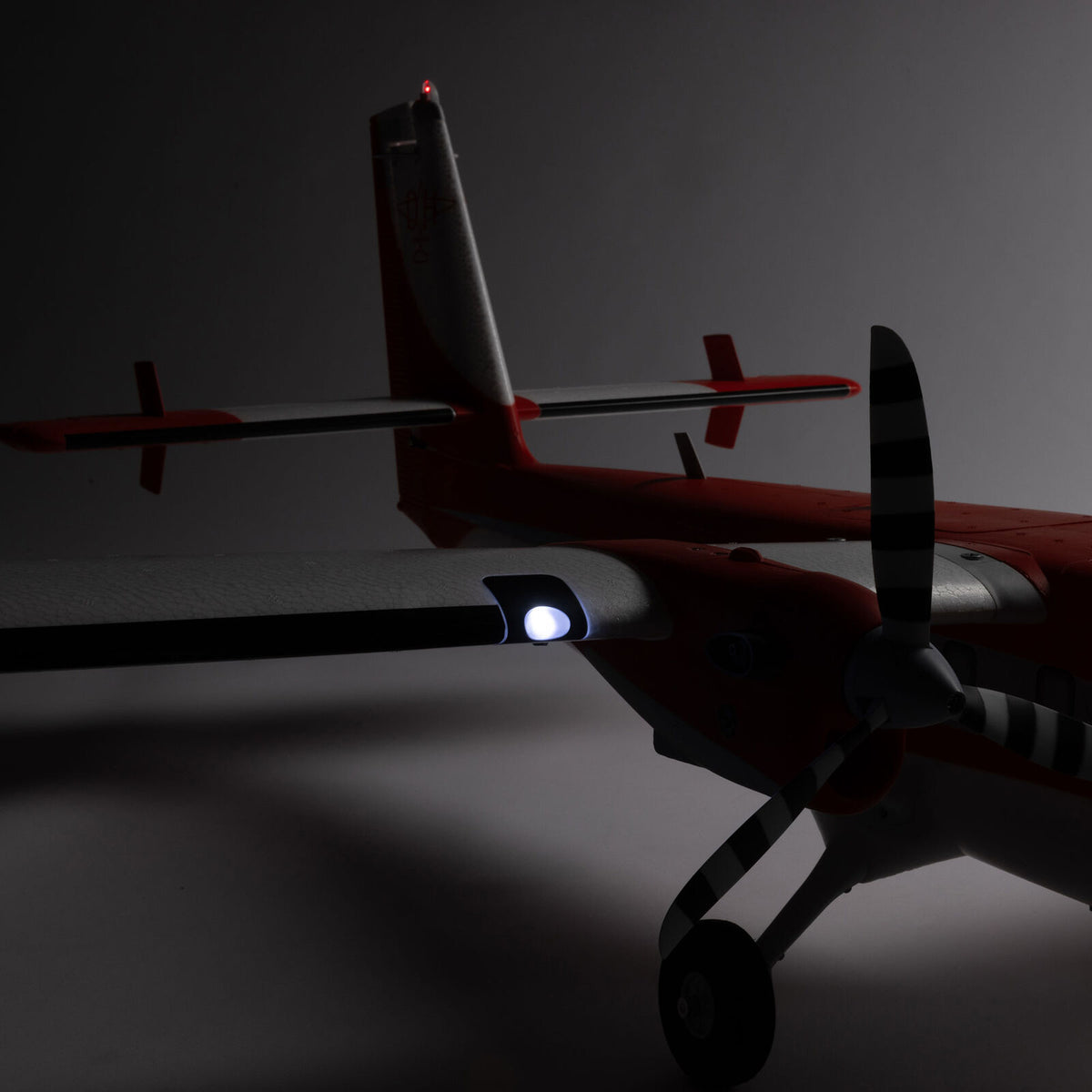 E-flite DHC-6 Twin Otter 1.4m BNF Basic with AS3X+ and SAFE Select (EFL32050)