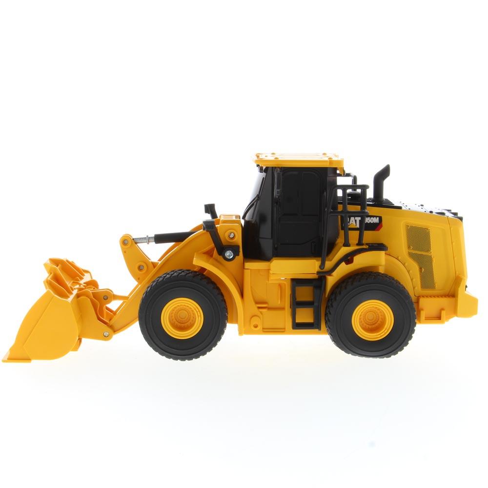 1:35 Caterpillar 950M Wheel Loader (requires batteries)