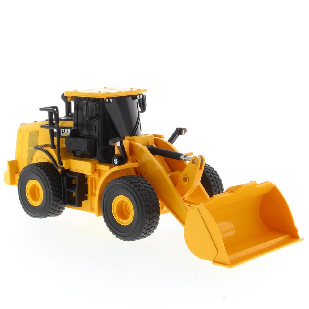 Diecast Masters 1:35 Caterpillar 950M Wheel Loader (requires batteries) (23003)