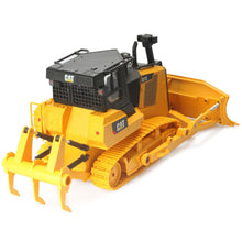 Load image into Gallery viewer, 1:24 Caterpillar D7E Track Type Tractor (includes batteries)
