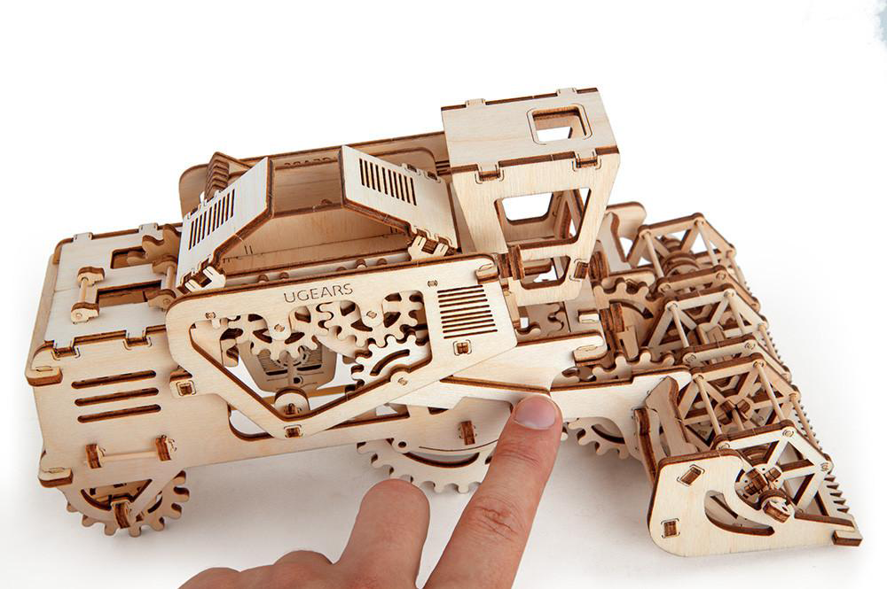 UGears Combine/Harvester Mechanical Wooden 3D Model (UTG0009)