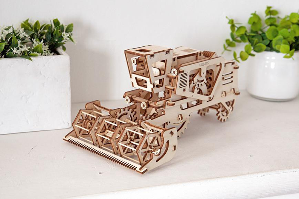 UGears Combine/Harvester Mechanical Wooden 3D Model (UTG0009)