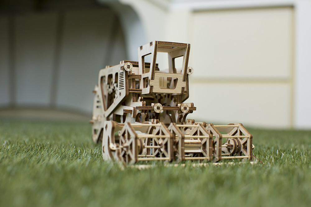 UGears Combine/Harvester Mechanical Wooden 3D Model (UTG0009)